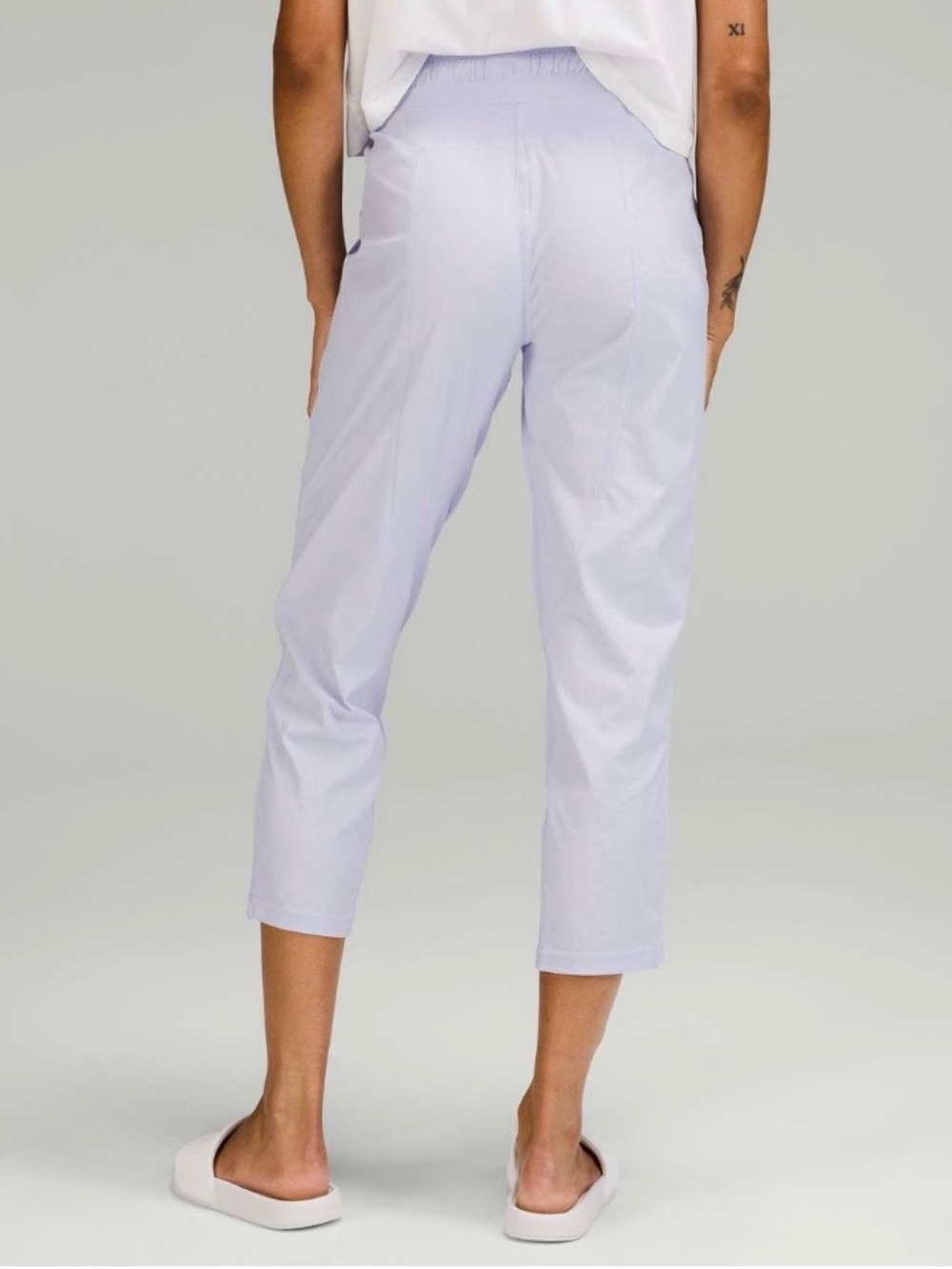 Lululemon Dance Studio Mid-Rise Crop 25"
Pastel Blue